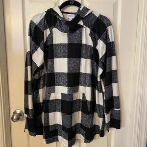 🖤🤍 LuLaRoe Black and White Buffalo Check Amber